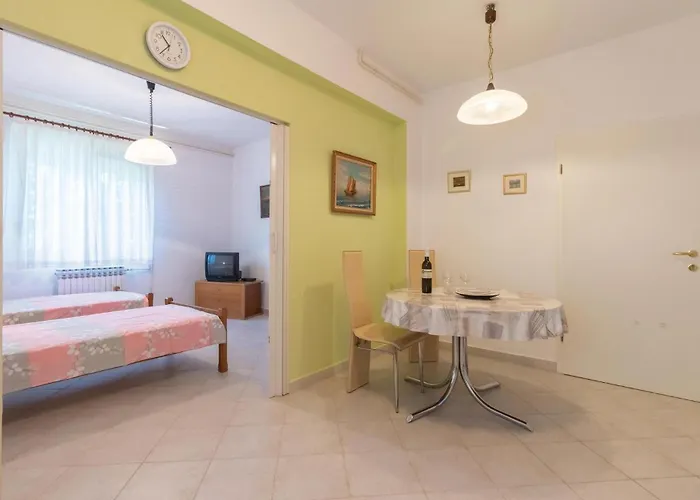 Apartament 8