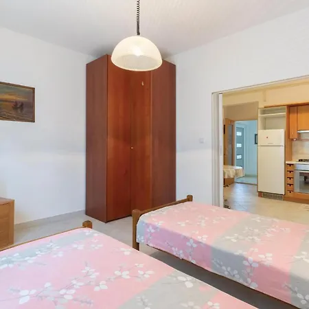 Apartament 8